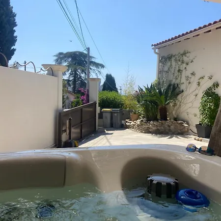 Sublime Avec Vue Et Jacuzzi Nyaraló